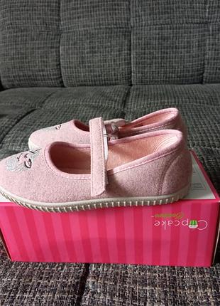 Капці нові, фірмові на дівчинку р.34.