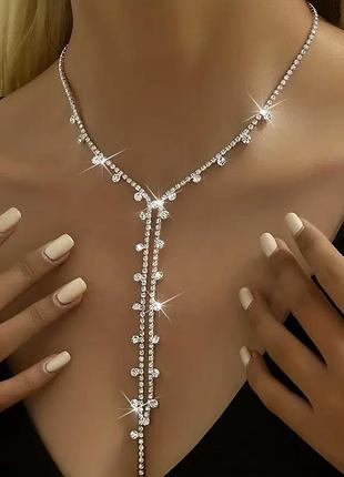 Сріблясте елегантне намисто з камінцями