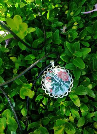 Подвеска микровышивка кулон