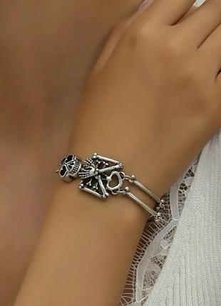 Сріблястий готичний браслет зі скілетиком