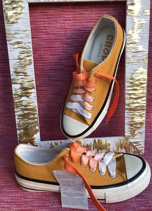 Кросівки, кеди