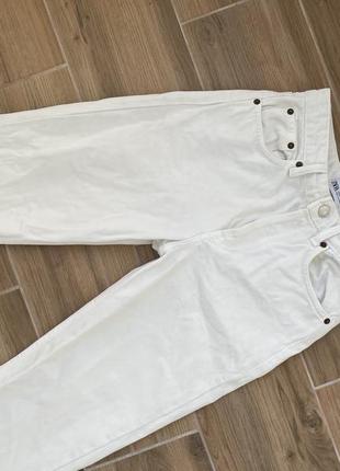 Белые джинсы zara