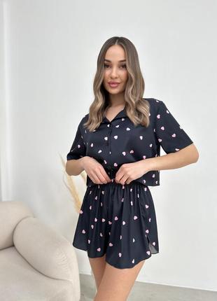 Шелковая пижама сердечка с рубашкой и шортами с разрезами