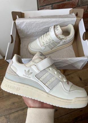 Жіночі кросівки adi forum low white beige
