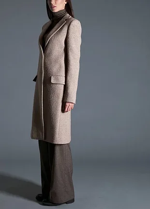 Сіре демісезонне пальто класика