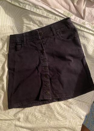 Черная джинсовая юбка с пуговицами