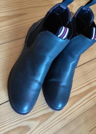 Обувь известных брендов.