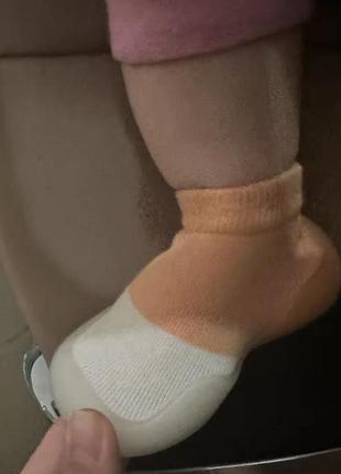 Дитячі капці шкарпетки в садок помаранчеві на мʼякій силіконовій підошві, не...