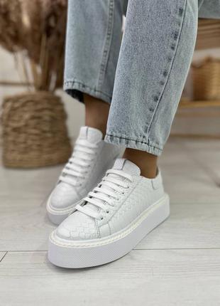 Белые кеды из натуральной кожи