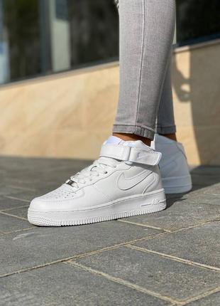 Жіночі кросівки nike air force 1 classic high white знижка sale | smb5 фото