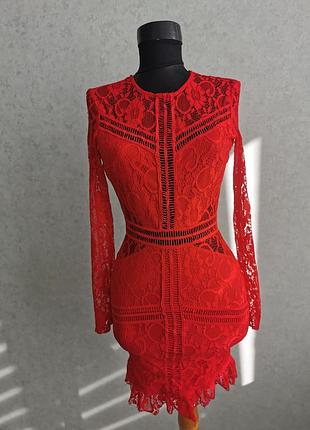 Очень красивое силуэтное кружевное платье на дюймовочке