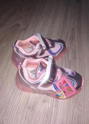 Кросівки для дівчинки з підсвіткою3 фото