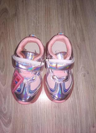 Кросівки для дівчинки з підсвіткою2 фото