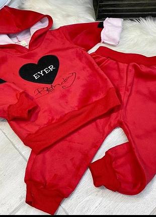 Очень классные, мягусенькие теплые костюмы, верх - велюр, внутри утеплены флисом