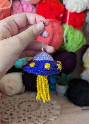 Брелок нло ручной работы подвеска на рюкзак или ключи