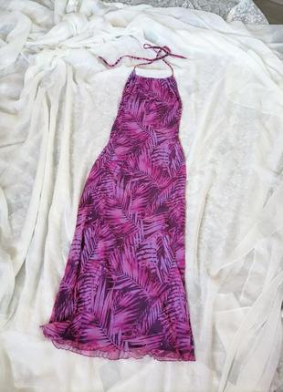 Длинное фиолетовое платье с завязкой на шие открытыми плечами макси яркое с растительным принтом