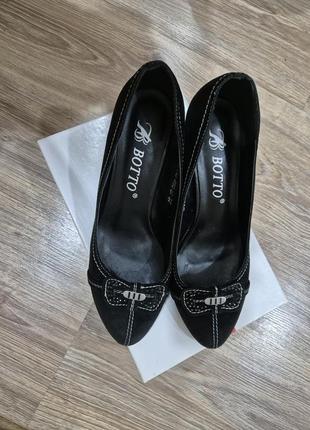 Чорні класичні туфлі р.37