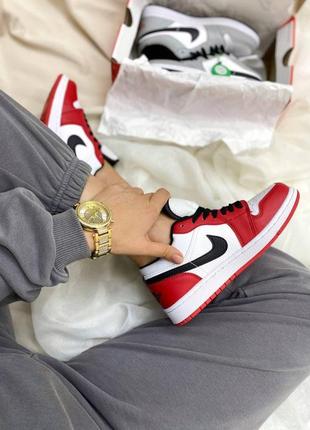 Женские кроссовки  nike air jordan retro 1 low white red black logo