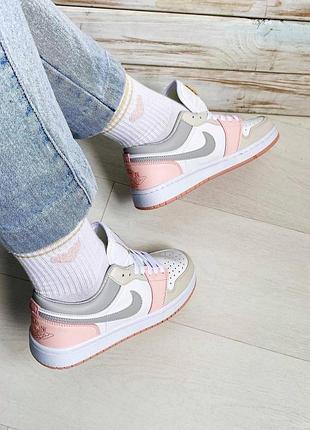 Женские кроссовки  nike air jordan retro 1 low white red «black logo»