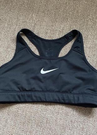 Топ спортивний nike