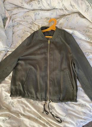 Вітровка кольору хакі