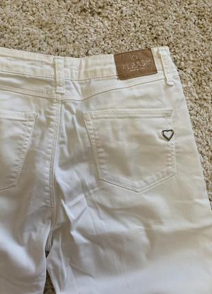 Белые женские джинсы от итальянского бренда please, размер s