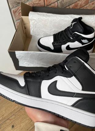 Чоловічі кросівки air jordan retro1 black white2 фото