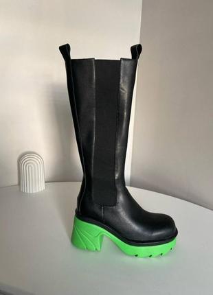 Крутые высокие сапоги в стиле bottega vneta