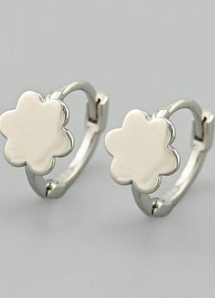 Ніжні сережки із медичного золота