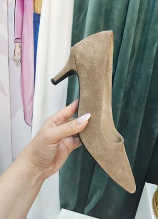 Туфлі лодочки з італійської шкіри та замші жіночі бежеві на шпильці5 фото