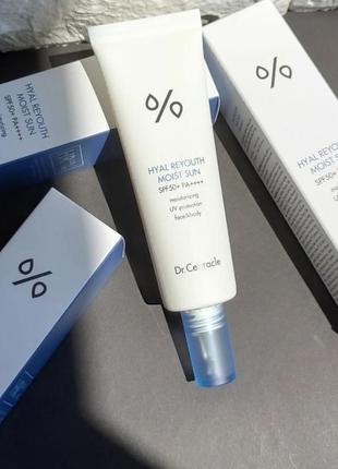 Зволожуючий сонцезахисний крем dr.ceuracle hyal reyouth moist sun spf 50+ / pa++++