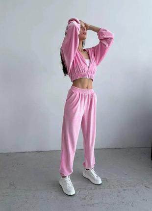 Велюровый спортивный костюм