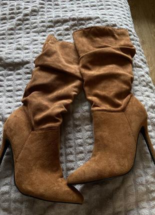 Черевики/ботфорти на каблуку замшеві