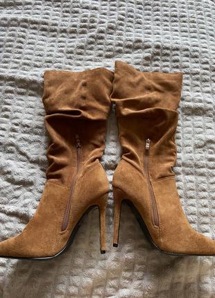 Черевики/ботфорти на каблуку замшеві