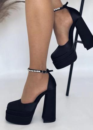 Жіночі атласні туфлі братц