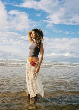 Топ с низким воротником-хомутом