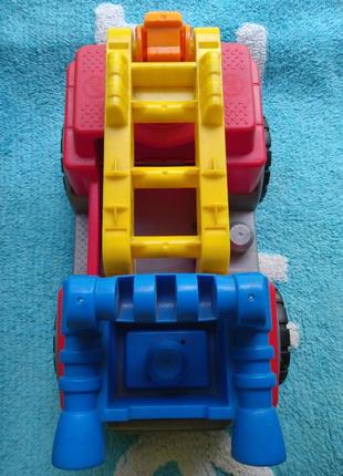 Велика пожежна машина mega blocks.