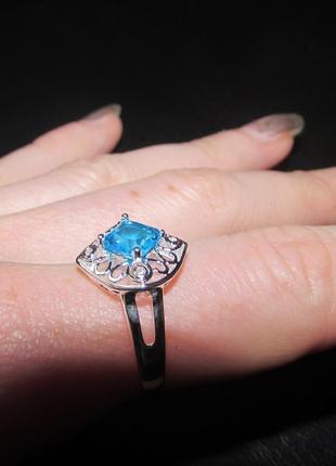 Посеребреное ажурное кольцо с голубым фианитом-аквамарином, 18 р., 22892 фото