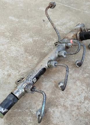 Б/у распределитель топлива (рампа) bosch 8200347176 renault laguna 2 megane 2 scenic 1.9 dci