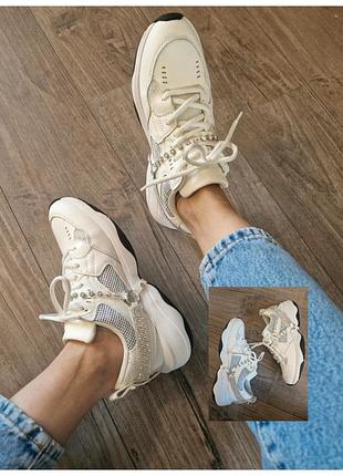 Класні  білі кросівки з декором, який знімається zara