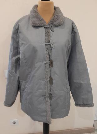 Красивая демисезонная куртка нова