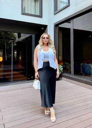 Черная шелковая юбка миди