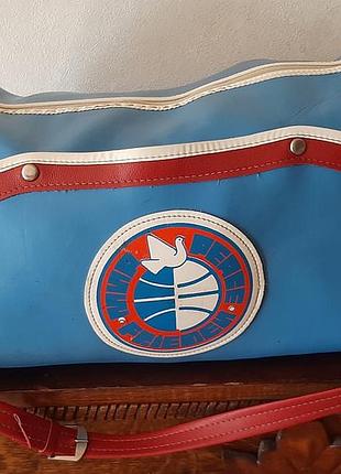 Сумка чемодана ремешок через плечо ретро качественная спортивная в хорошем состоянии сср можно в коллекцию