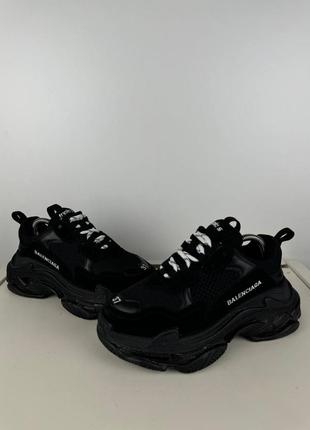 В продаже кроссовки balenciaga