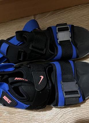 Женские босоножки nike