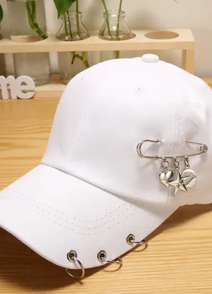 Кепка / бейсболка з пірсингом (кільцями)