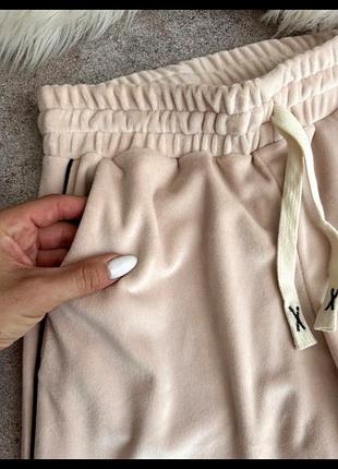 Велюровые штаны с лампасами