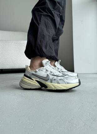Кроссовки nike wide runtekk summit white metalic silver