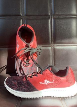 Женские кроссовки