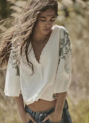 Широкая блуза с вышивкой zara